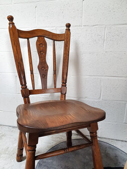 Eiken stoel : H 45cm x D 39cm x B 43,5cm