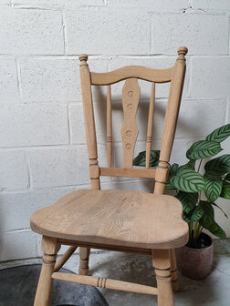 Eiken stoel : H 45cm x D 39cm x B 43,5cm