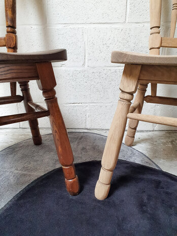 Eiken stoel : H 45cm x D 39cm x B 43,5cm