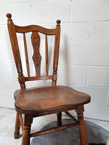 Eiken stoel : H 45cm x D 39cm x B 43,5cm