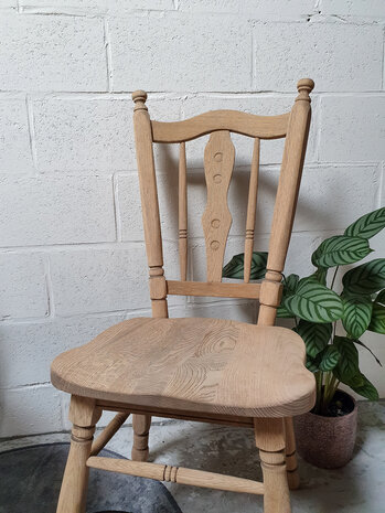 Eiken stoel : H 45cm x D 39cm x B 43,5cm